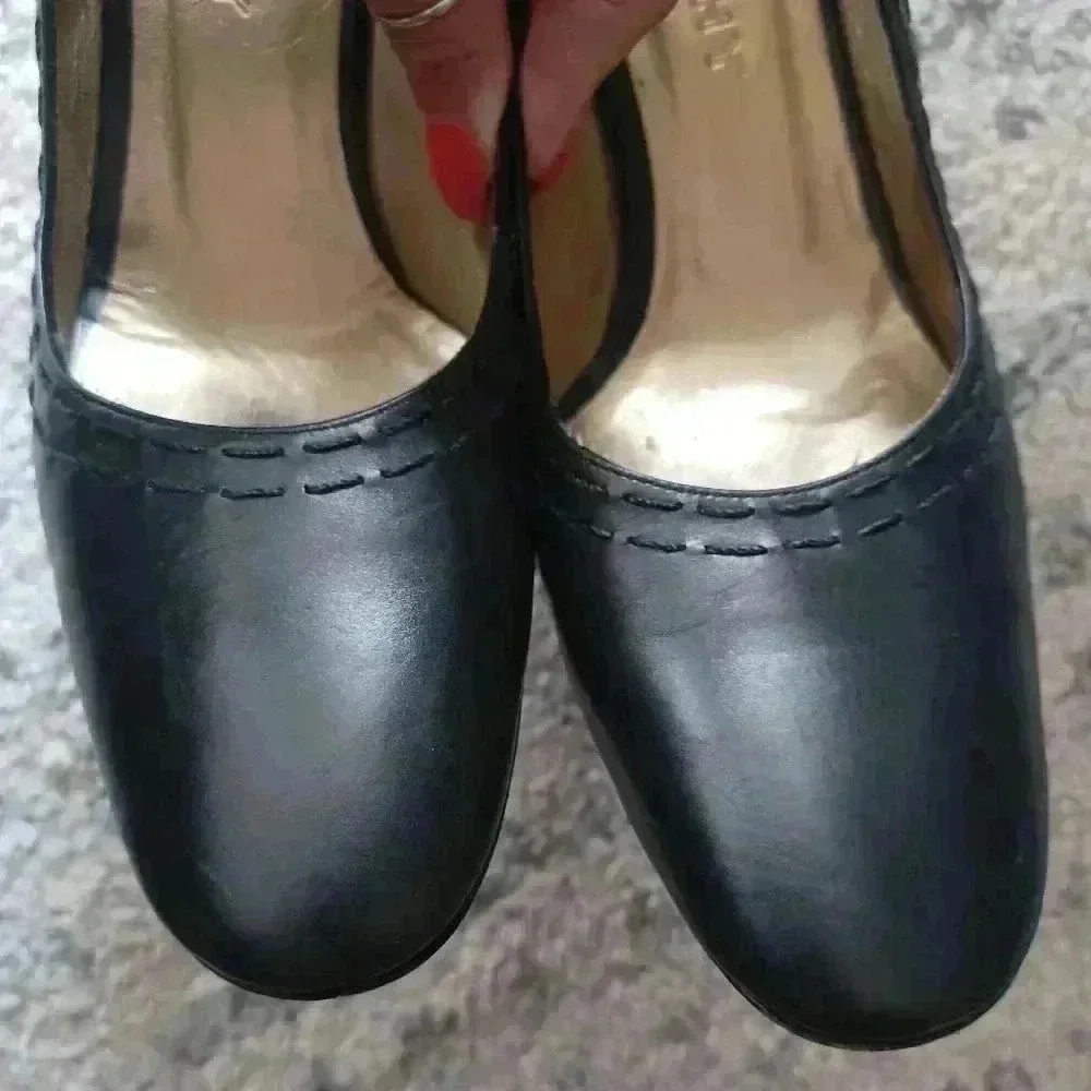 Givenchy Vintage Women's Black Leather Round Toe Designer Pump 40.5 (9 US)